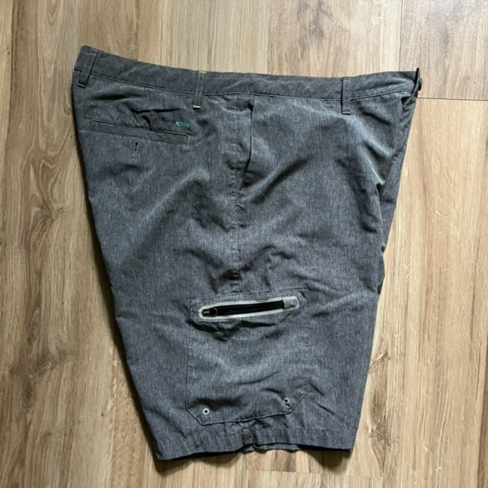 Tommy Bahama Island Active Performance Cargo Shorts - Picture 3 of 14
